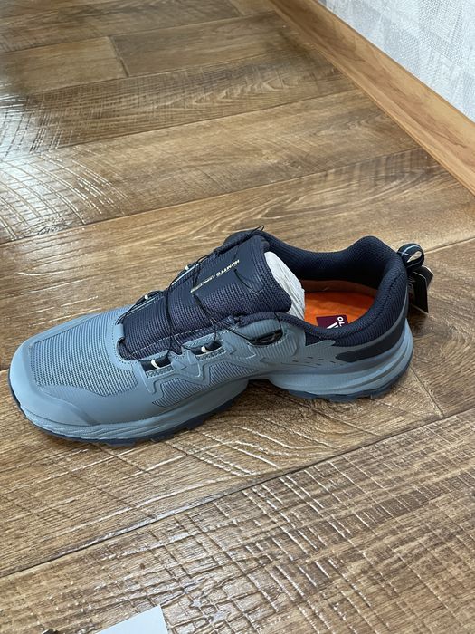 Продам демисезонные кросовки Humtto