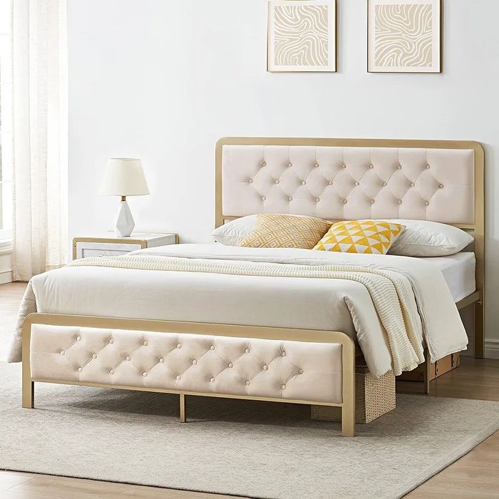 Metal krovat (металлический кровать)