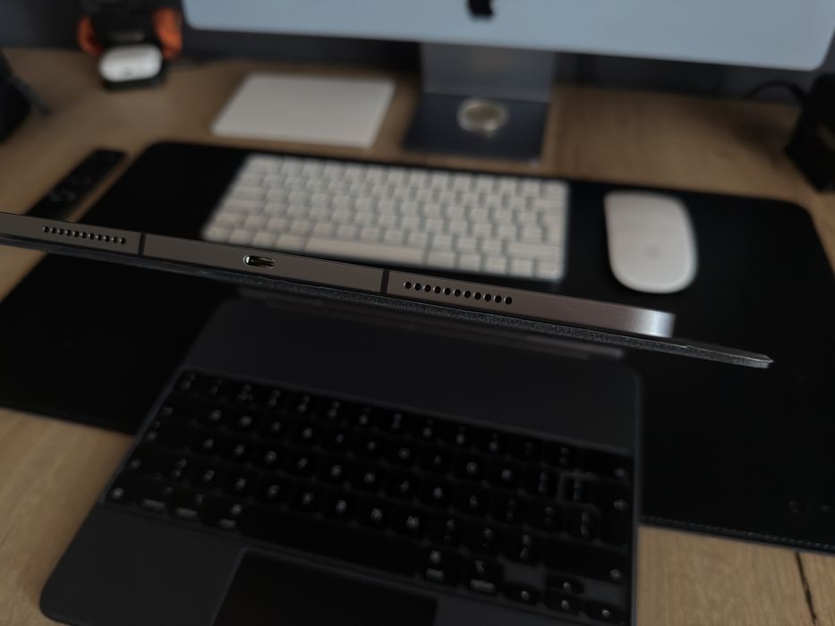 iPad Pro 12.9 Gen 6 2TB Stocare Wi-Fi + Cellular si Magic keyboard