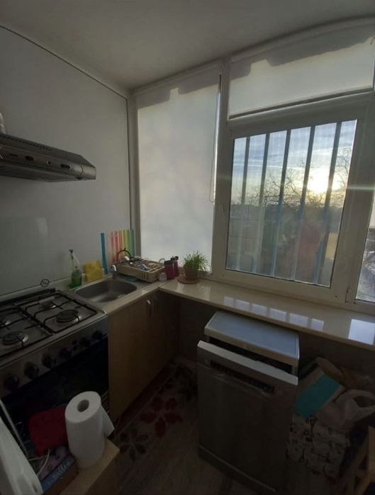 Chirie 330 euro + o luna garantie, Zona Mihai Bravu, etajul 2, disponibil din 10 mai