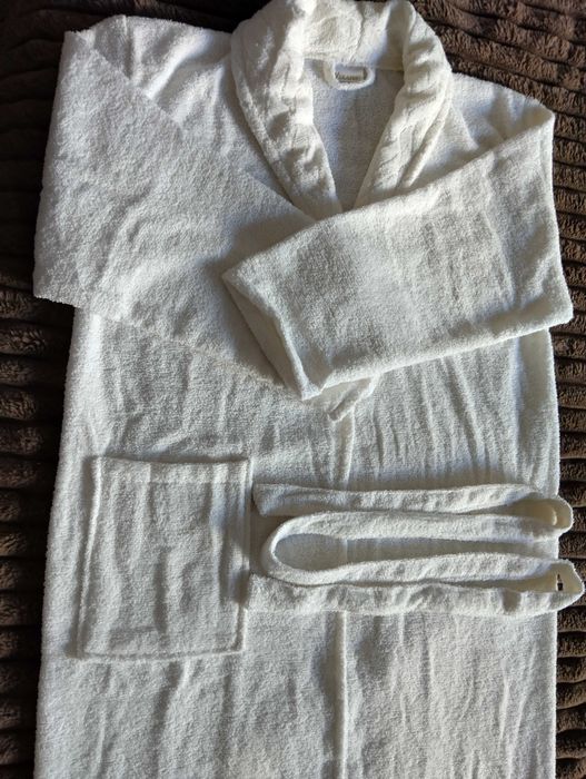 Халат за баня Л р-р + 2кърпи (50x90) и (70x140) см