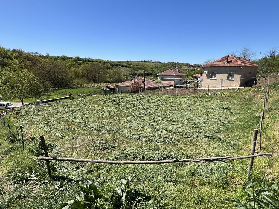 Празно дворно място