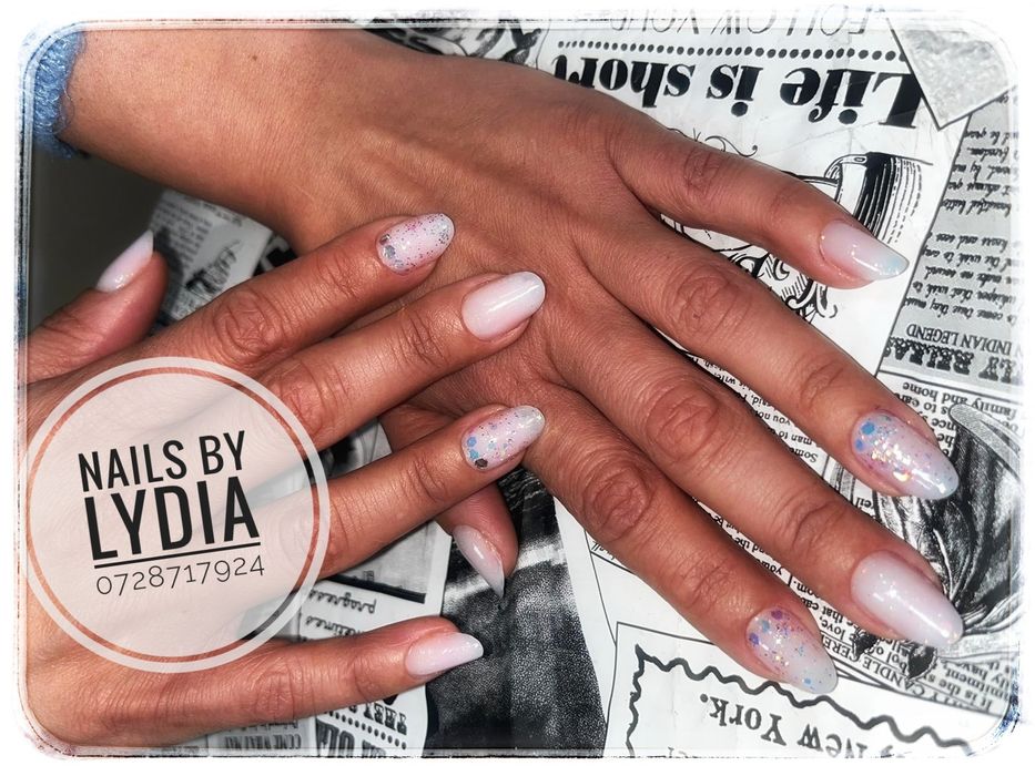 Salon de infrumusetare manichiura/pedichiura, Frizerie