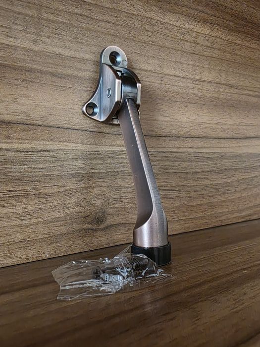 Ограничитель для двери .