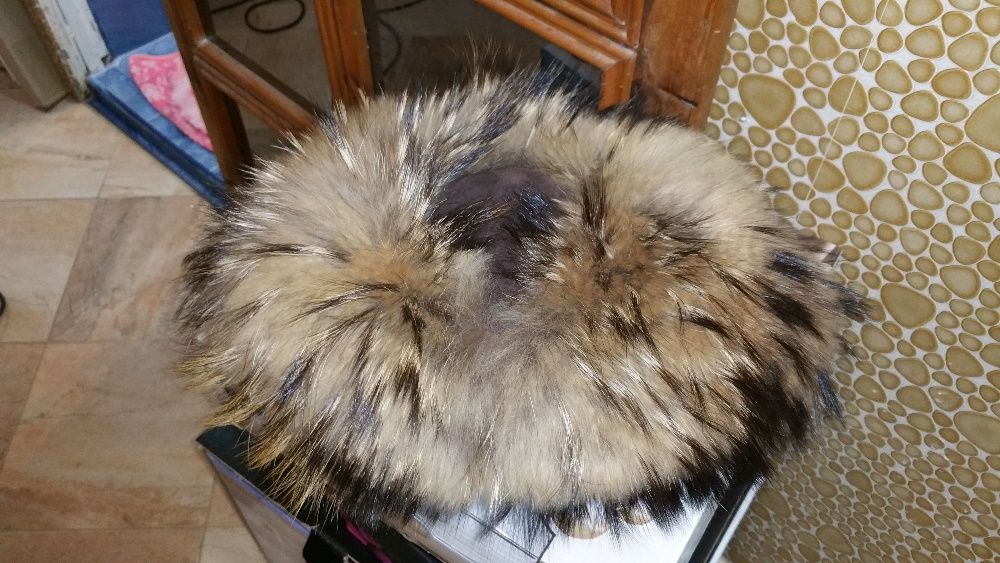 шапки и шалове и яки