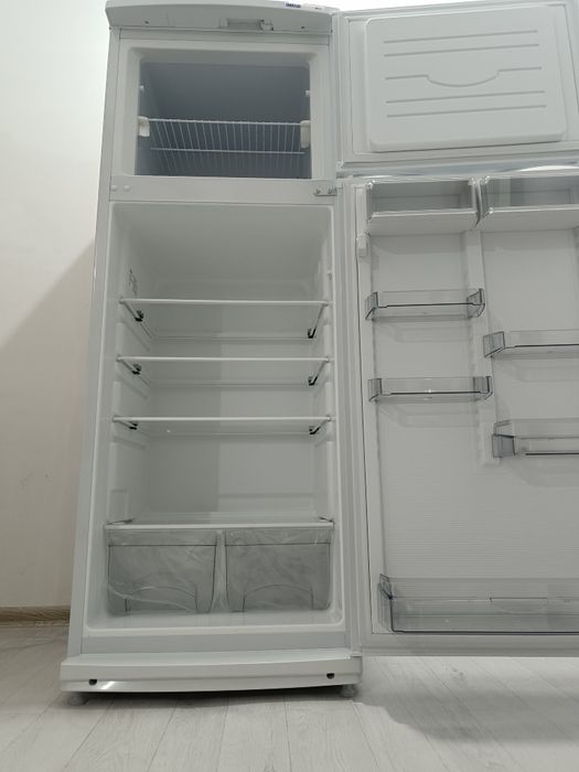 Продается новый холодильник "Atlant"