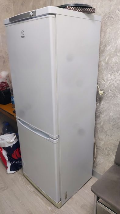 Продам холодильник Indesit