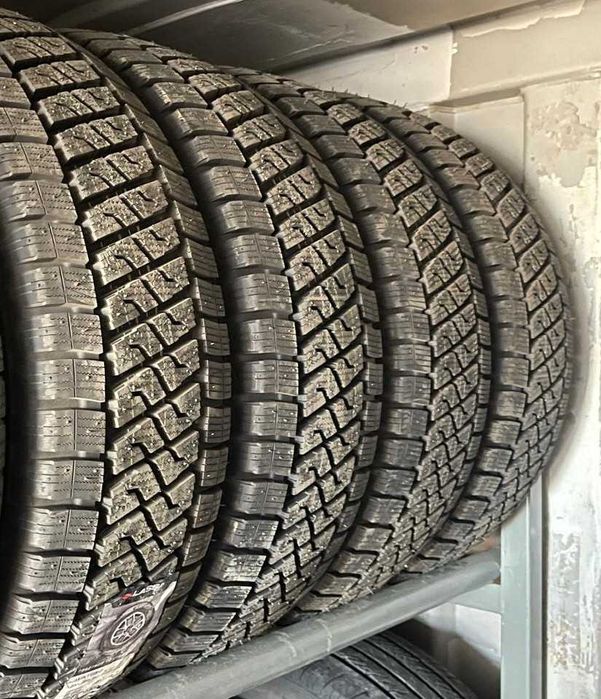 Продам автошины зимние 235/65/R16