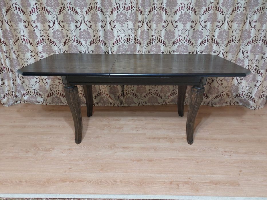 Продам стол дубовый разм. 0.9м*2.0м. Можно со стульями по 5тыс/шт