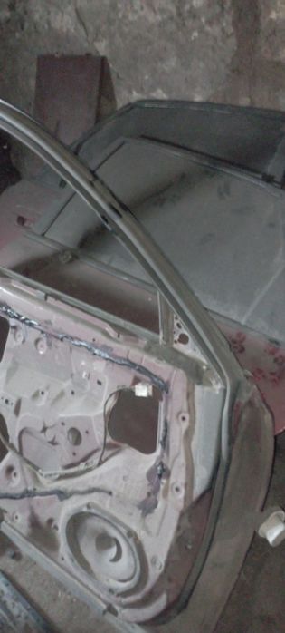 Продам запчасти на Мазда 626