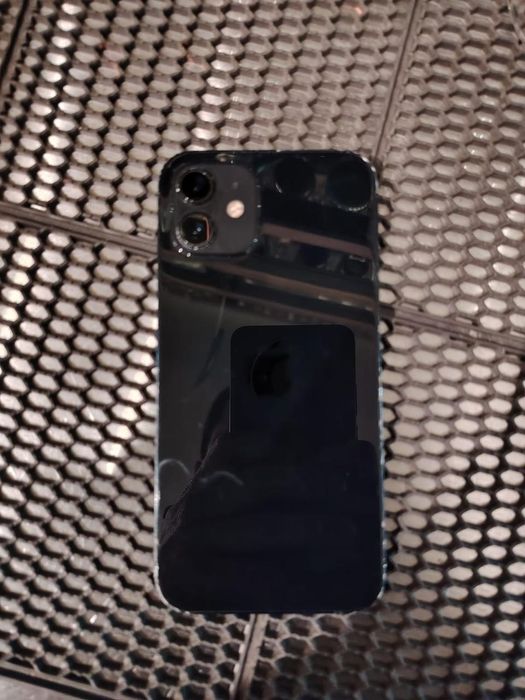 Айфон 12 сатылады