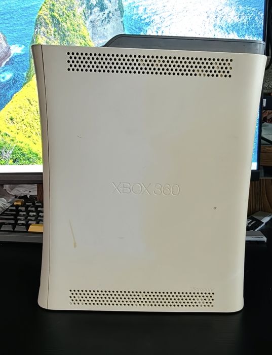 Vând Xbox 360 in stare ok