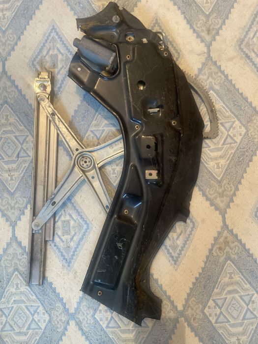 Стеклоподьемник мерс 210