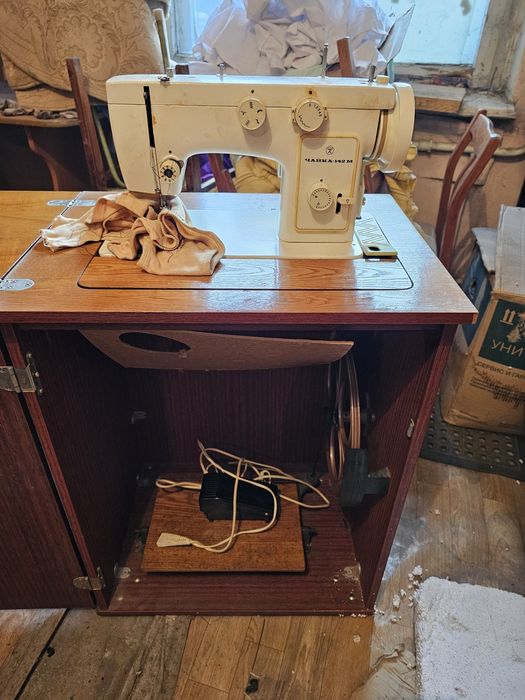 Продам швейную машину