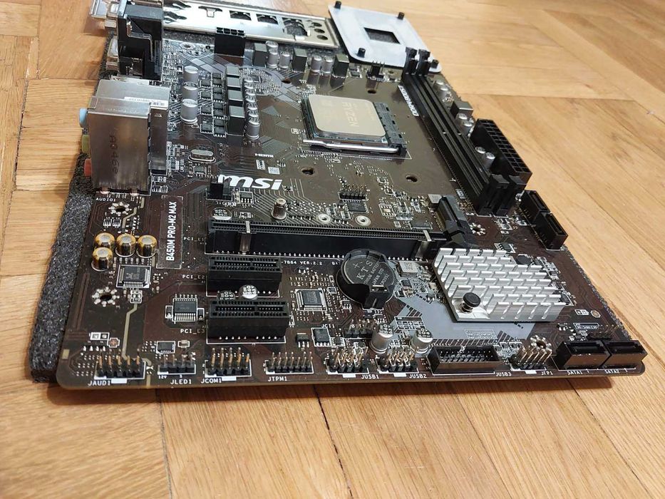 AMD Ryzen 5 3600 + MSI B450M Pro-M2 Max