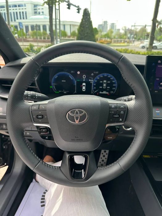 Toyota Camry 80 Hybrid 2025 год
