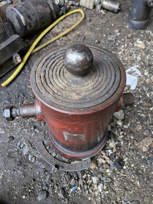 Vând cilindru de basculare de mare tonaj