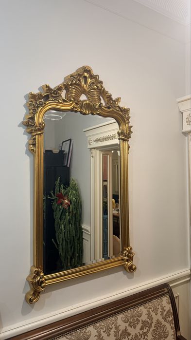 Зеркало в красивой раме