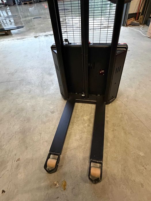 Liza electrica cu catarg Transpaleta electrica 1,5T VALLIFT DIN STOC