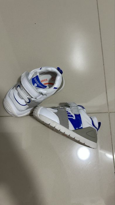 Adidasi biomecanics nr19