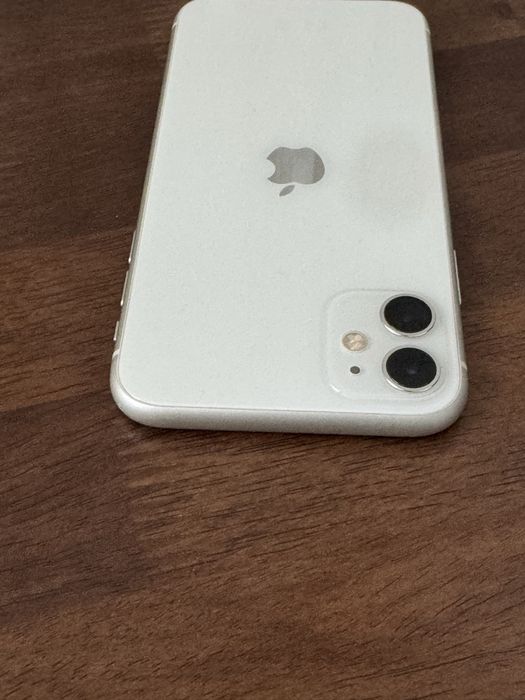 Продам айфон 11