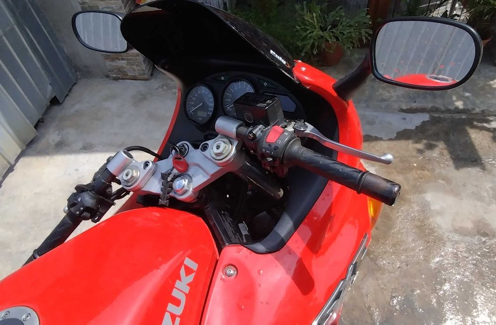 motocicleta suzuki gsx600f