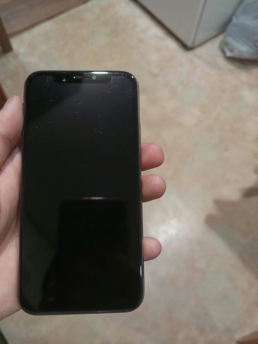 Продам айфон XS коробка имеется память 256гб акб 76 в золотом цвете