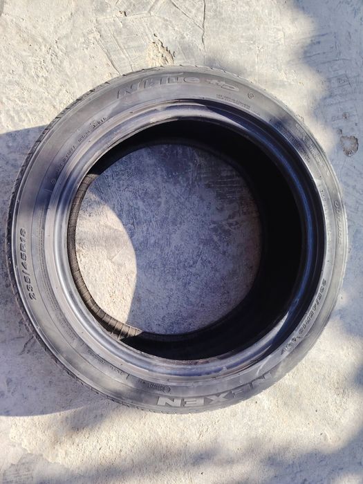 Б/у шины машины.