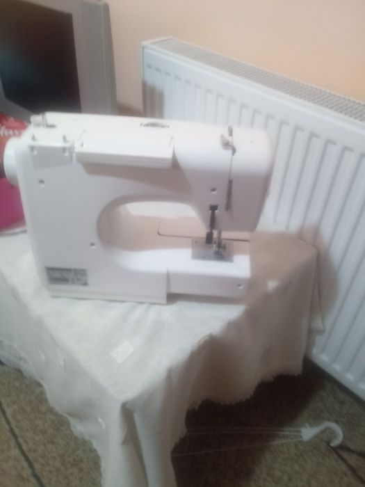 Vând mașina electrică de cusut in stare buna de functionare