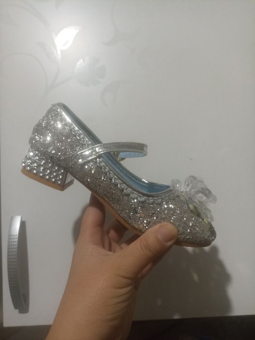 Продам детские туфли