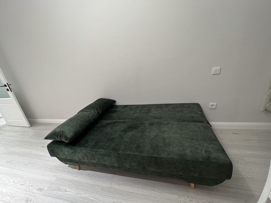 Диван раскладной зеленого цвета