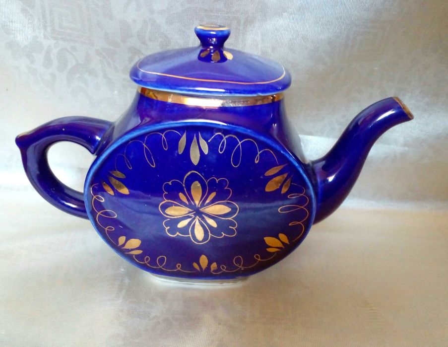 Чайники фарфоровые Гжель
