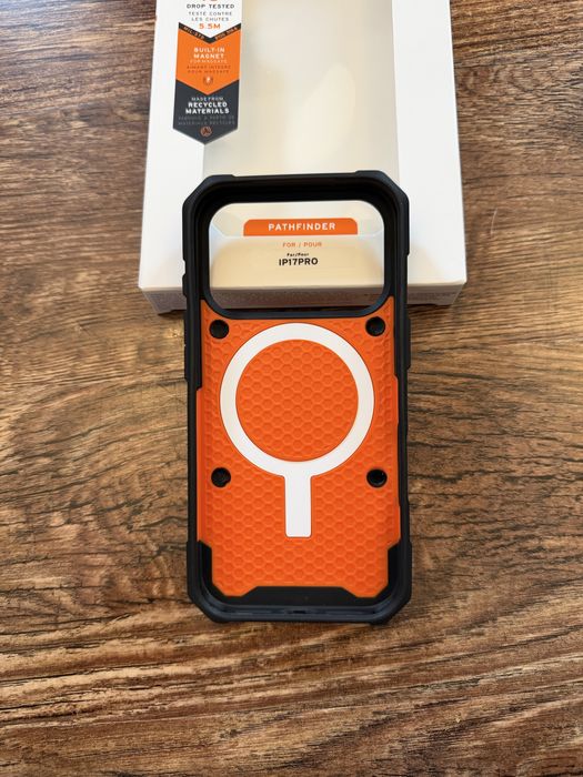 Husa noua UAG Pathfinder iPhone 17 Pro