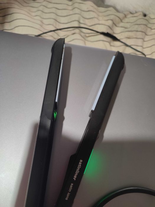 Placă de îndreptat părul BRAUN SatinLiner cu LCD