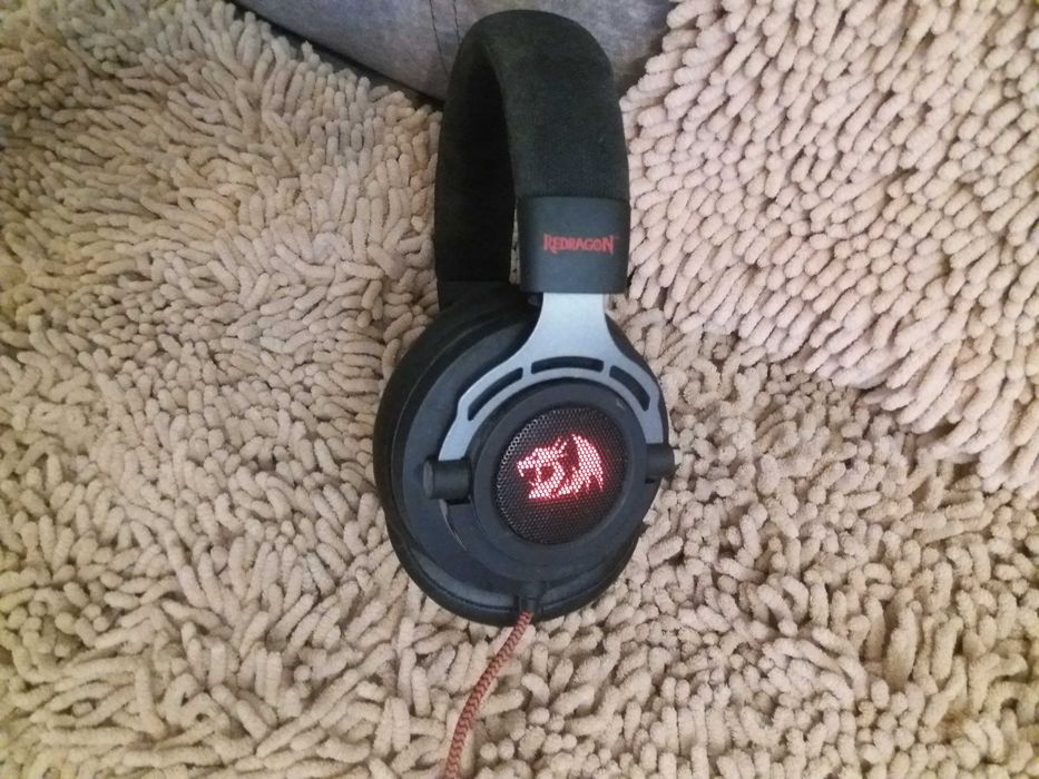 Продам наушники USB