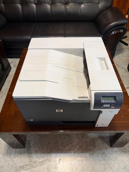 Продам HP Color Laser Jet CP 5225