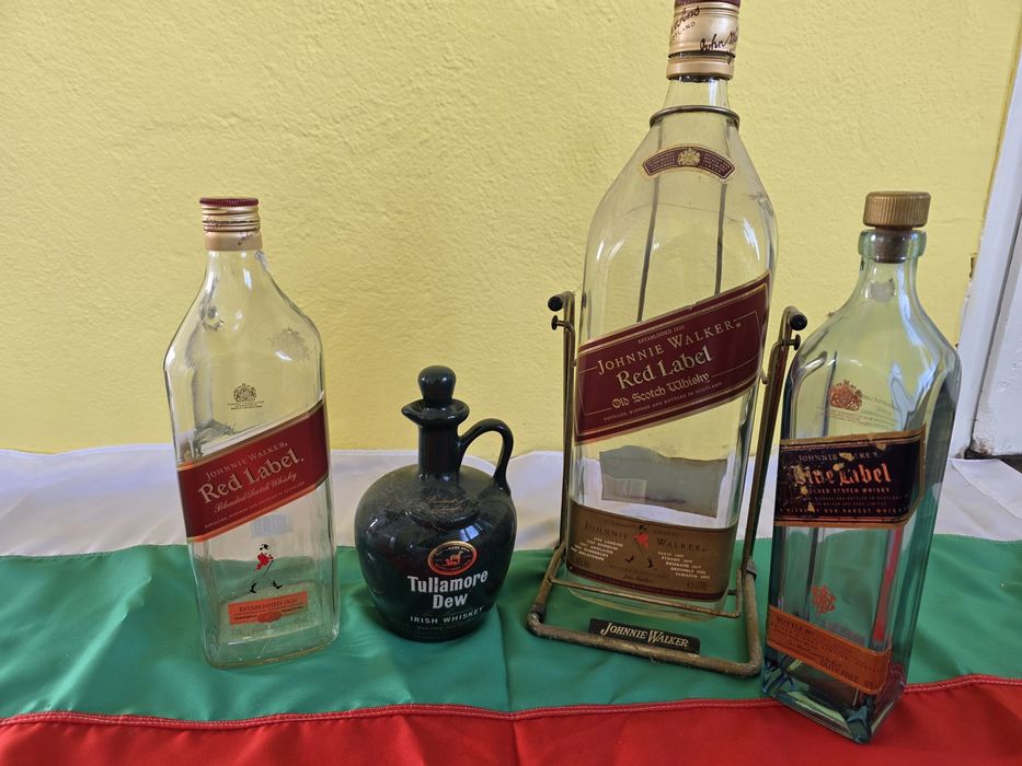 Празни бутилки от алкохол