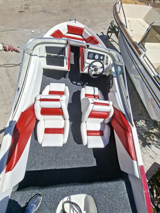 Barca Chaparral Bowrider cu motor Mercury 60 cp  4 timpi EFI