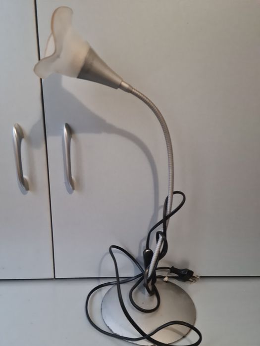 Лампа подходяща за бюро