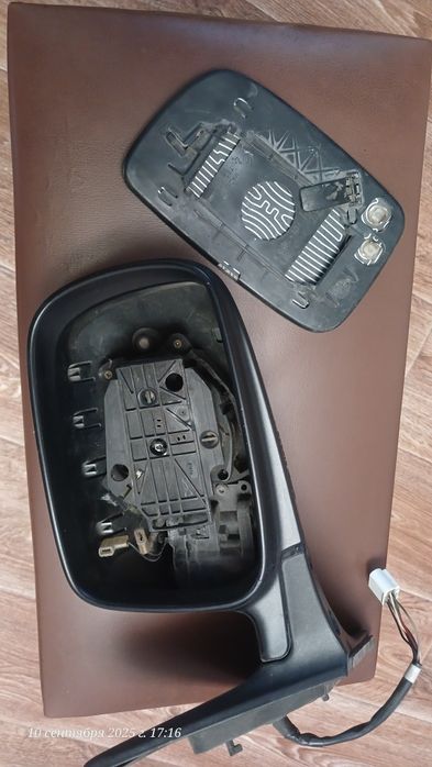 Зеркало Авенсис 2