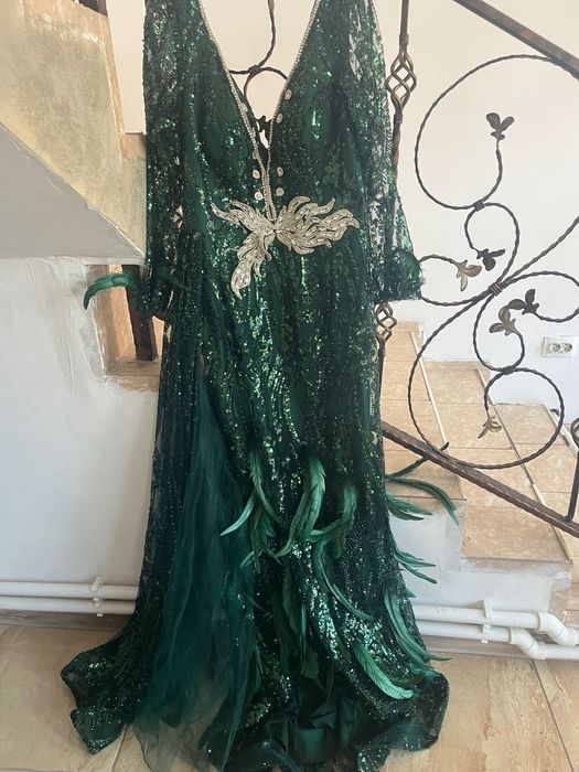 Vand rochii de seara ca noi purtate doar la un eveniment