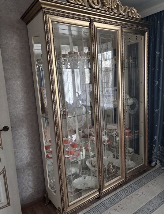 Продается стеллаж для гостиной