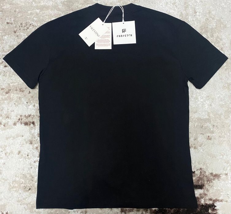 Vand tricou nou de barbati Valentino