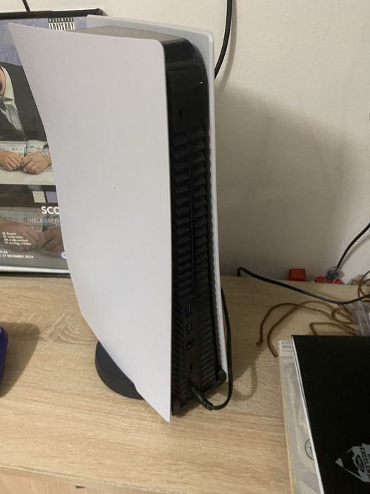 Consola PlayStation 5 cu disc si 8 jocuri