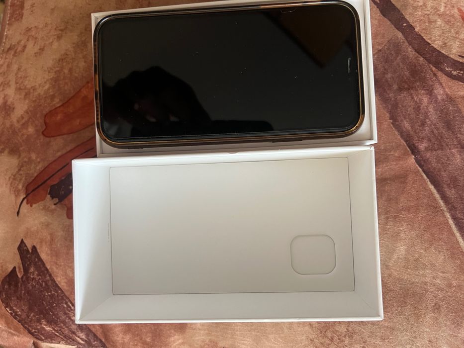 Телефон iPhone 11 128