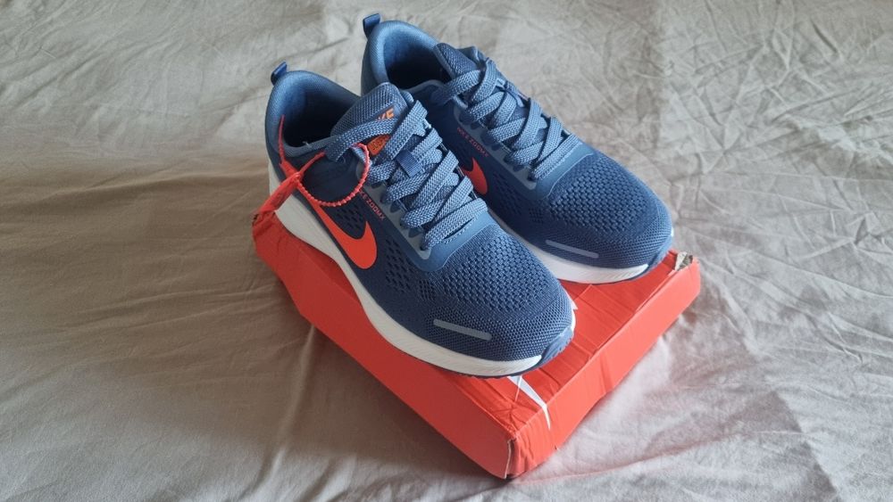 Кроссовки Nike. Новые.