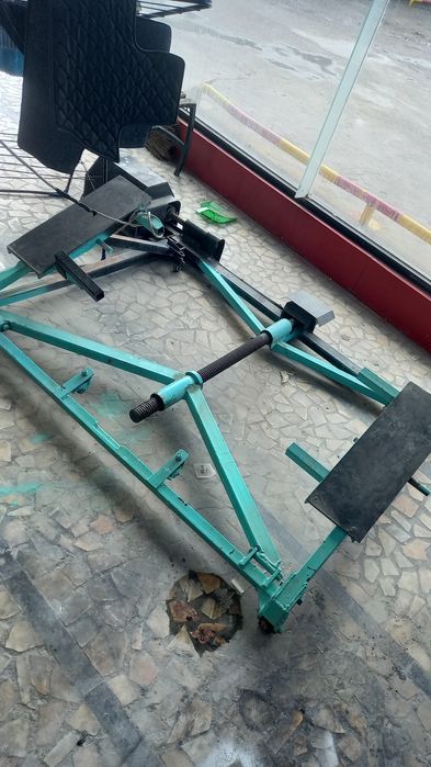 Damkirat moshinani tagini ko'tarib yuvadigan damkirat