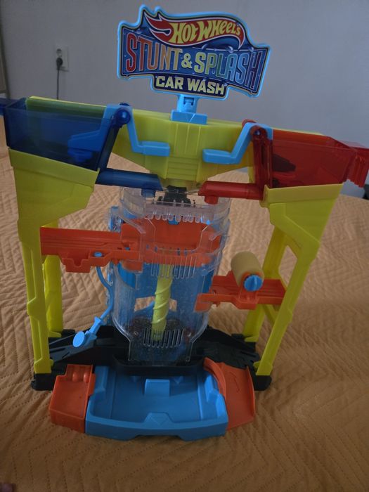 Писти Hot wheels по 6 евро всяка