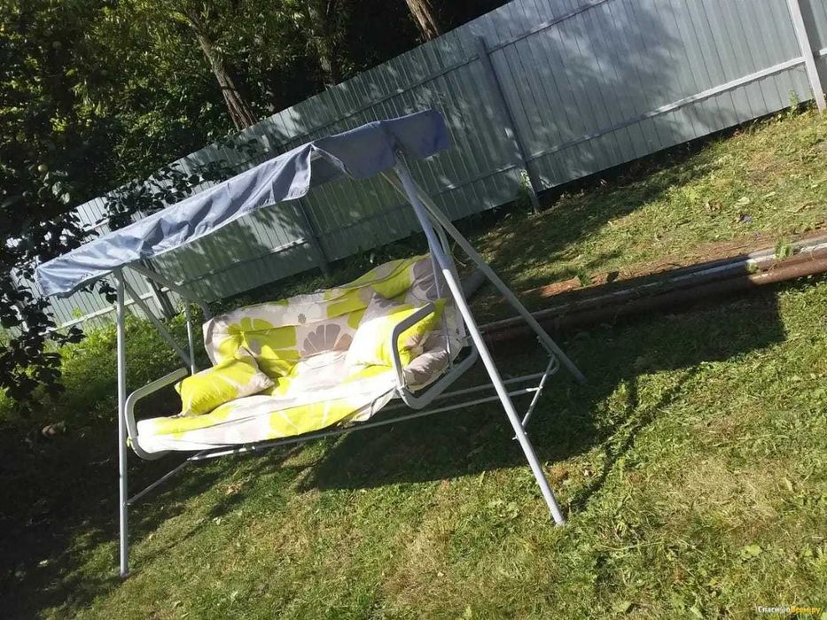 Качели садовые трехместные