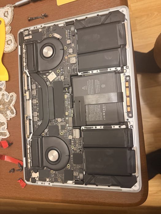 Macbook Pro 13 16RAM 512SSD
